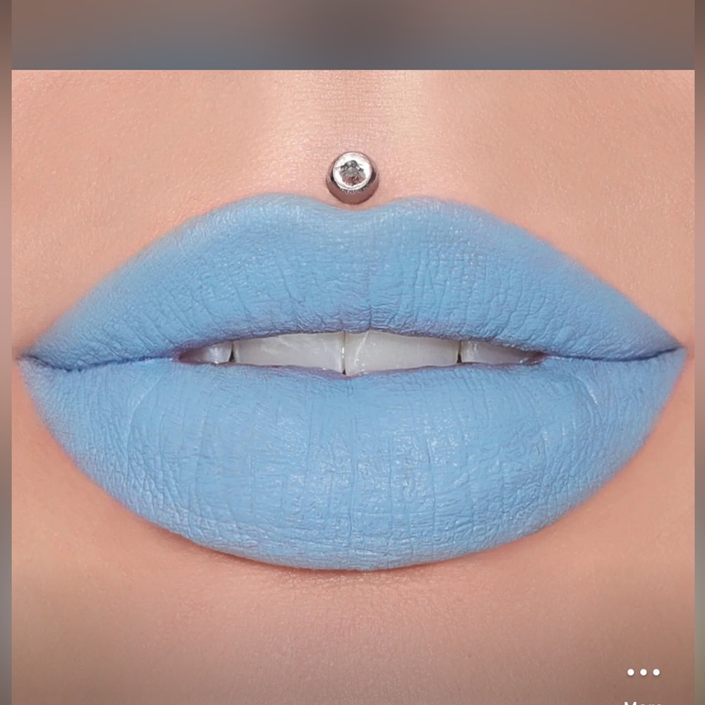 Jeffree Star Jawbreaker Velvet
Trap Lipstick